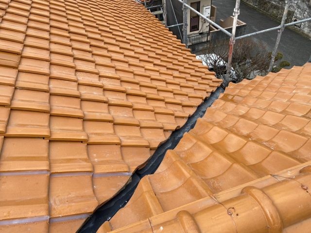 明石市の交換後のきれいなガルバリウム製谷板金